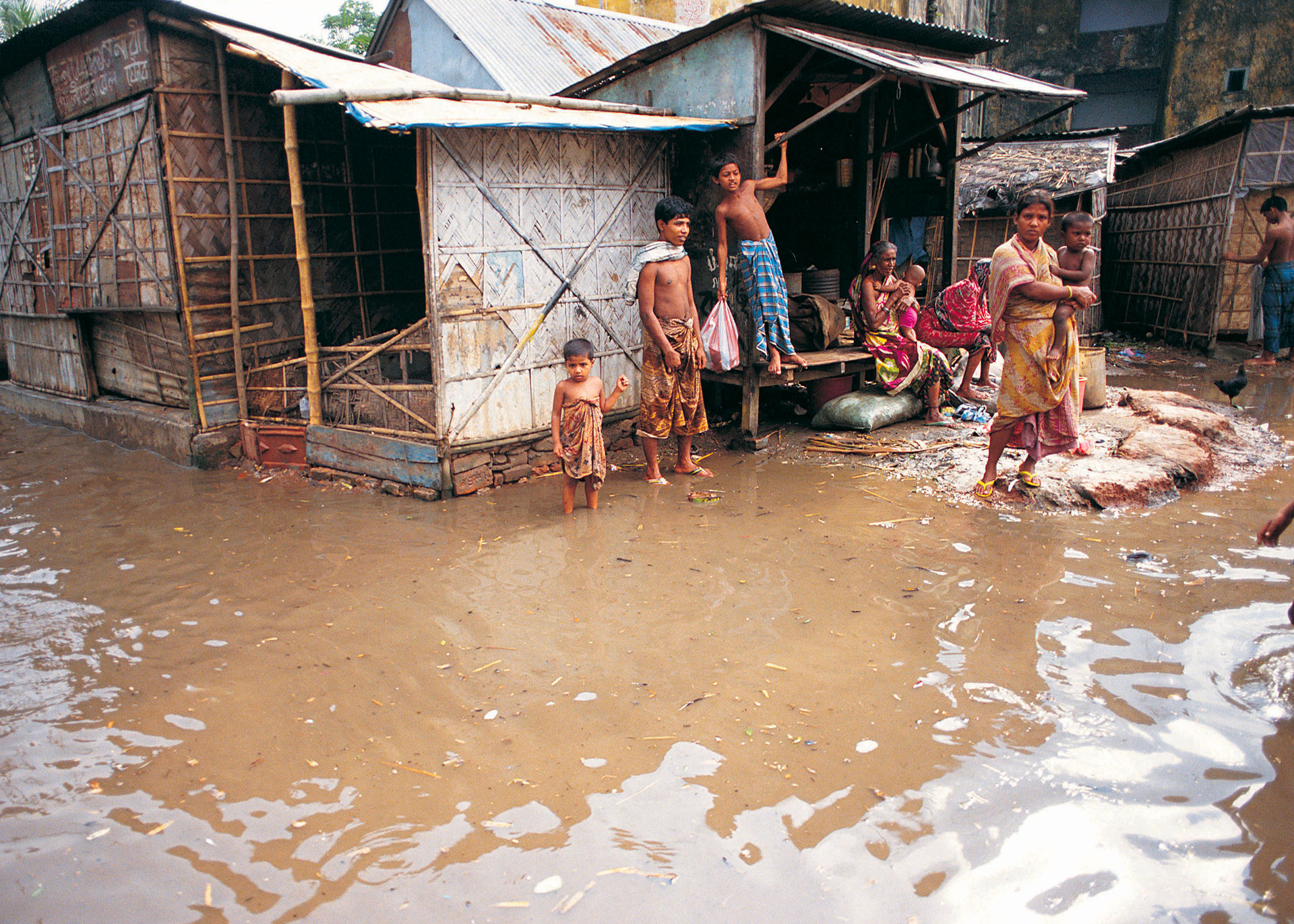 Au Bangladesh, les inondations ne sont qu’un des nombreux dégâts engendrés par un cyclone. 