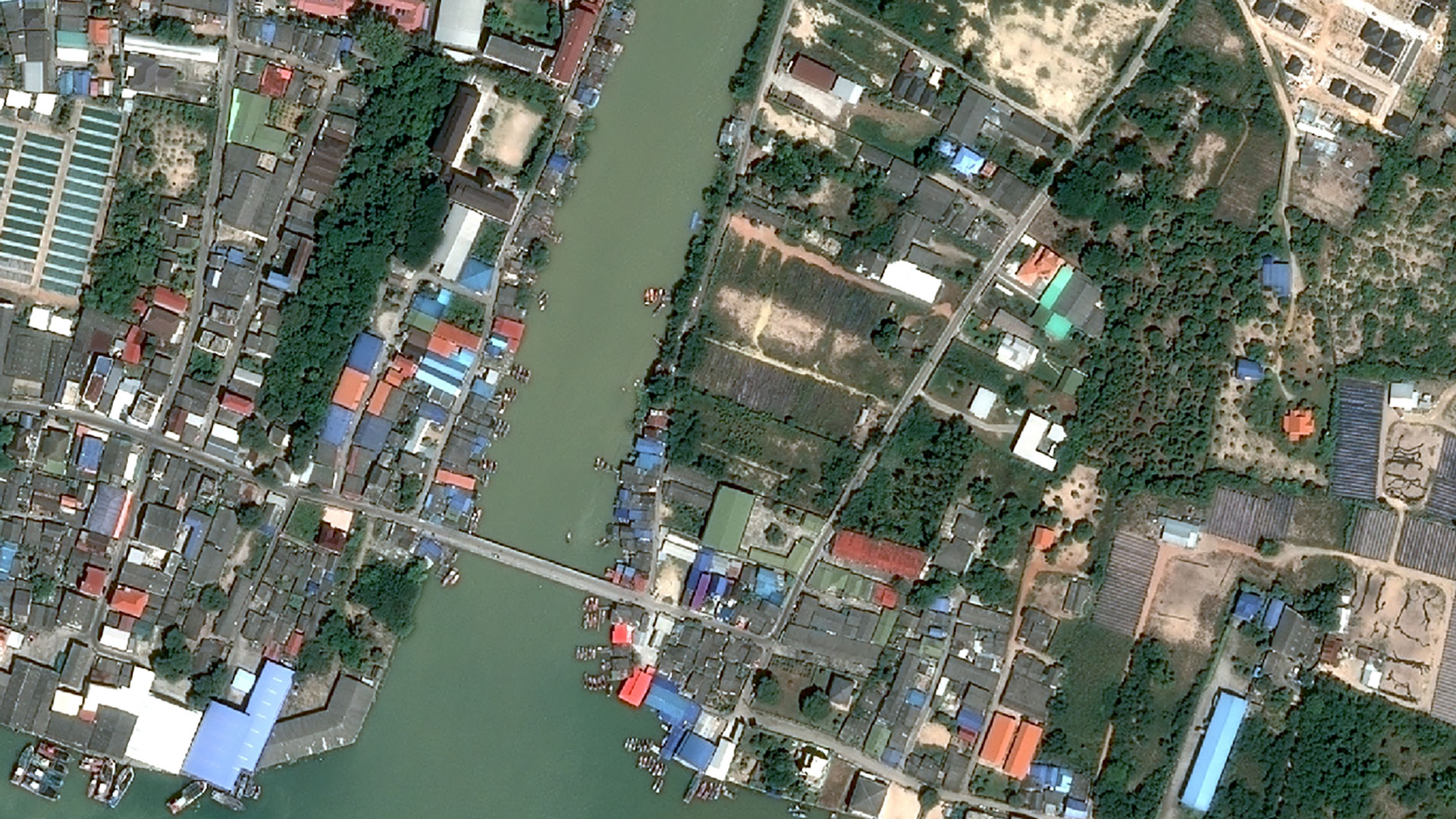 Zoom sur Rayong (Thaïlande) extrait d’une image Pléiades.