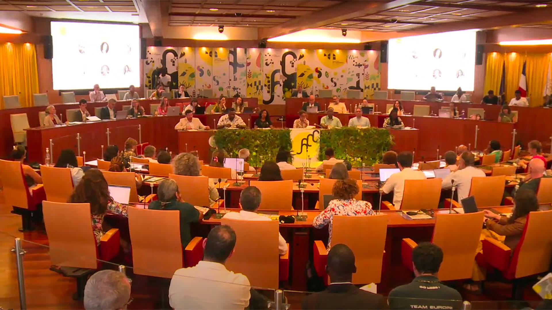 Round table "Deciphering climate change and its impacts: the challenges of knowledge".