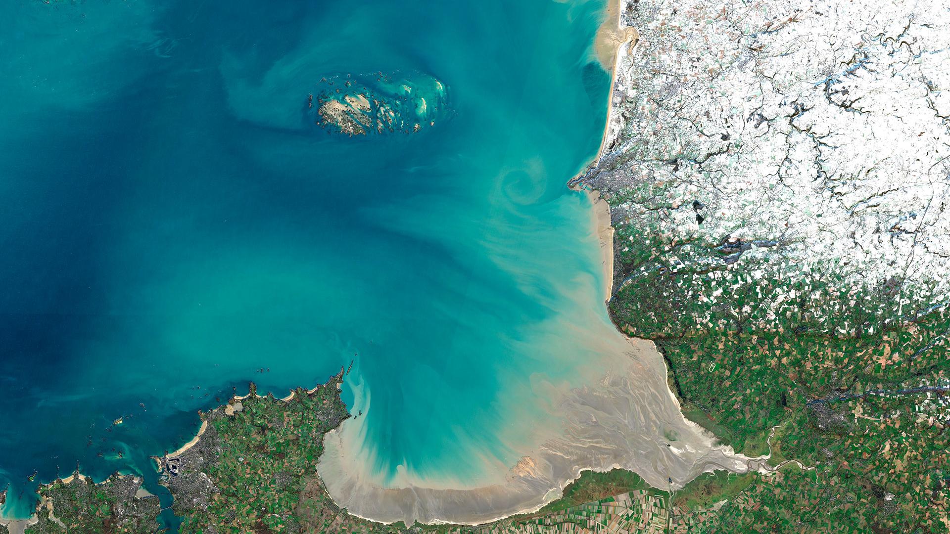 Sentinel-2 view on 11 January 2024 of the Bay of Mont Saint-Michel, between Brittany and Normandy, with snow to the north.