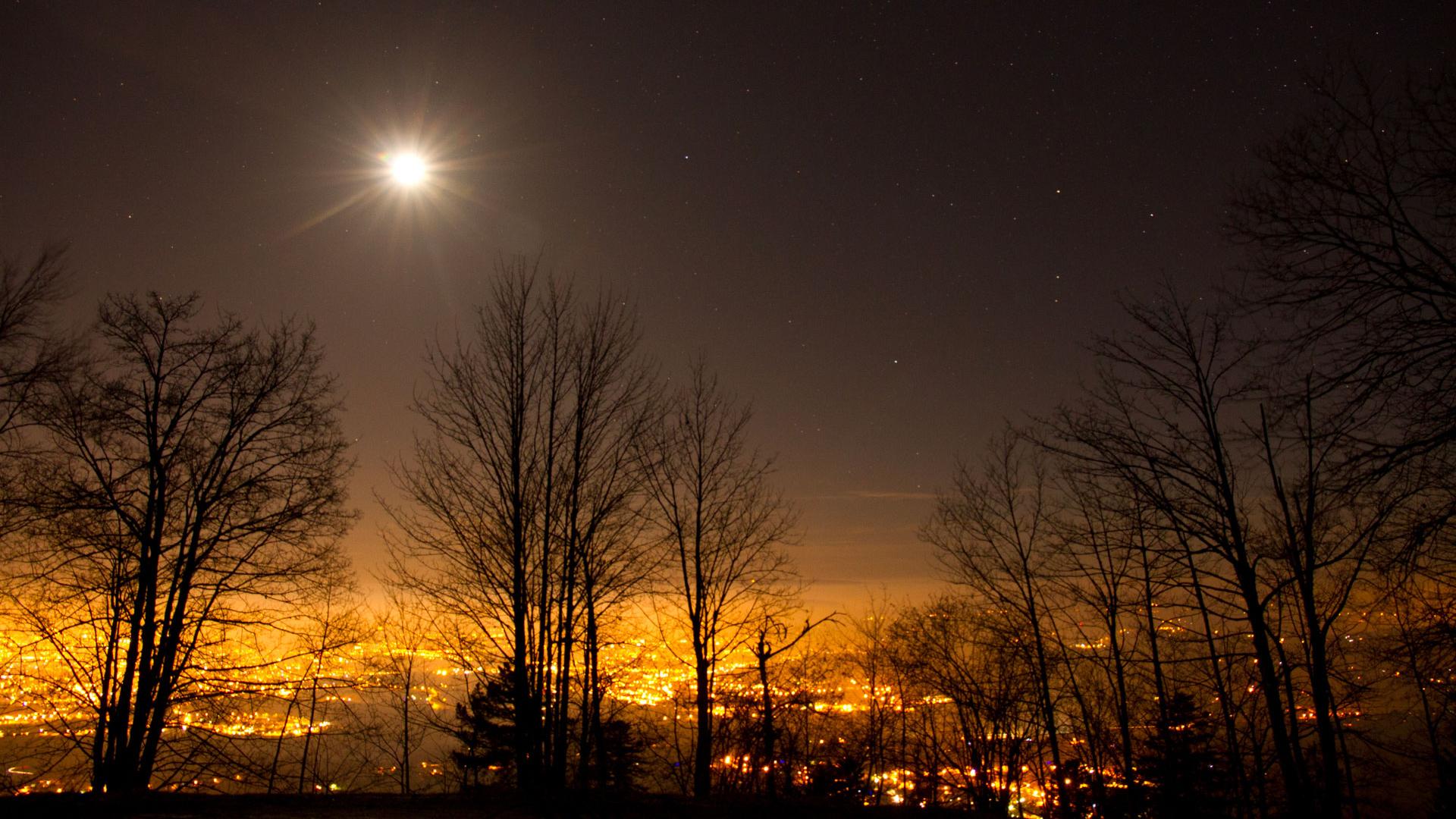 The lights of Annecy.