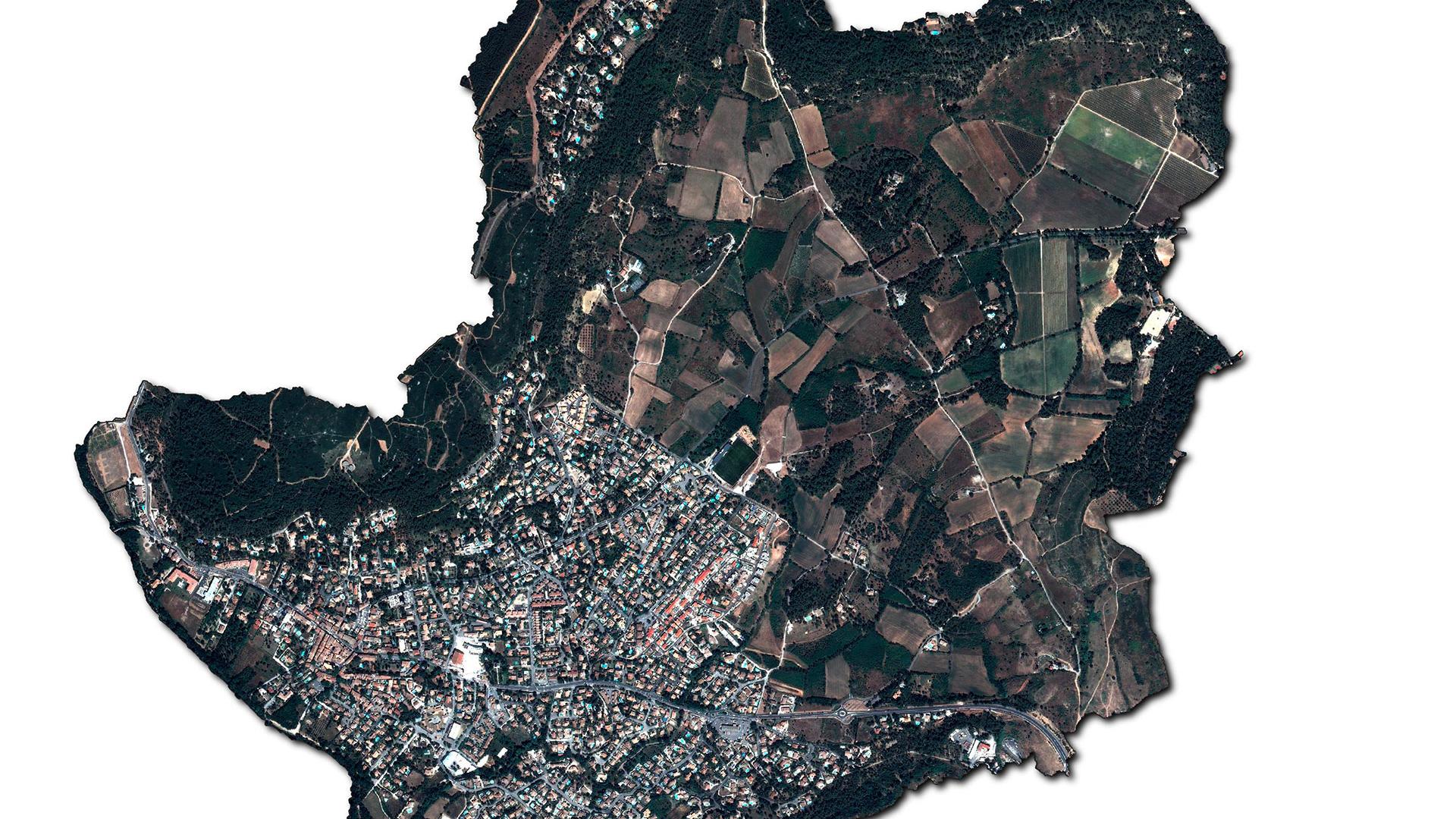 Study area encompassing the town of Grabel and the Rieumassel catchment on a Pleiades image acquired 9 months after the 2014 flood.