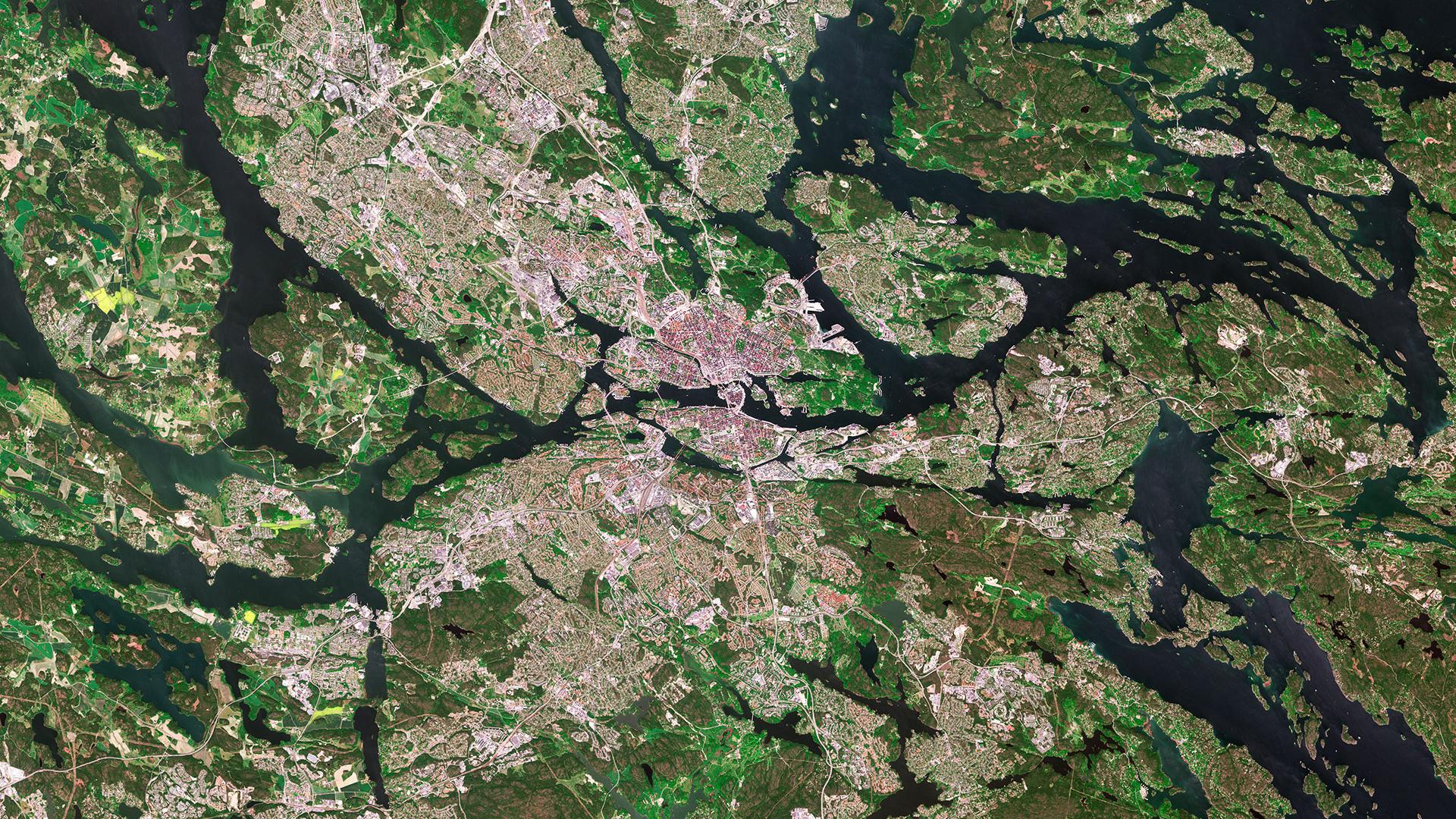 Stockholm, nicknamed the Venice of Scandinavia, as it is spread over a chain of 14 islands, under the eye of Copernicus Sentinel-2.