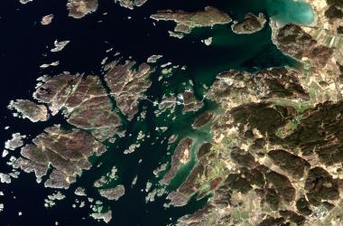 Suede, Nordön ©2022, Copernicus Sentinel Imagery, processed by SnapPlanet