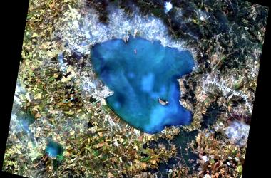 Le lac Trasimeno (Italie) en couleurs naturelles sous l’œil du satellite PRISMA.