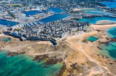 Saint-Malo à marée basse. 
