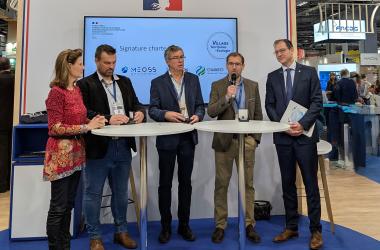 Thomas Ferrero (MEOSS), Antoine Mangin (ACRI-ST) and Stéphane Mermoz (GlobEO), flanked by the heads of SCO France at CNES, Laurence Monnoyer-Smith on the left and Frédéric Bretar on the right. 