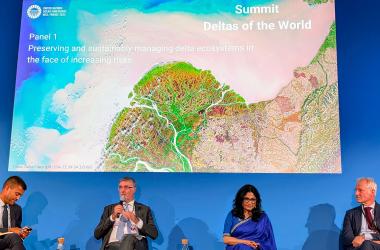 1st Deltas Summit round table with, from left to right: Efraim Gomez, Global Director of Policy Impact, WWF International - JM Astorg, Director of Strategy, CNES - Ms Runa Khan, Founder, Friendship NGO and Mr Jaap Slootmaker, Vice-Minister of Infrastructures and Water management of Netherlands.
