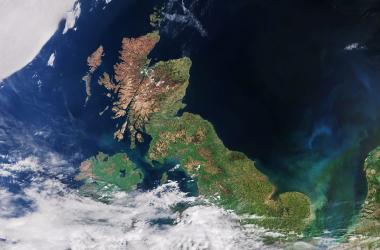 Le Royaume-Uni, ici sous l’œil du satellite Sentinel-3, accueillera début novembre à Glasgow la 26ème conférence annuelle de l'ONU sur le climat (COP26). 